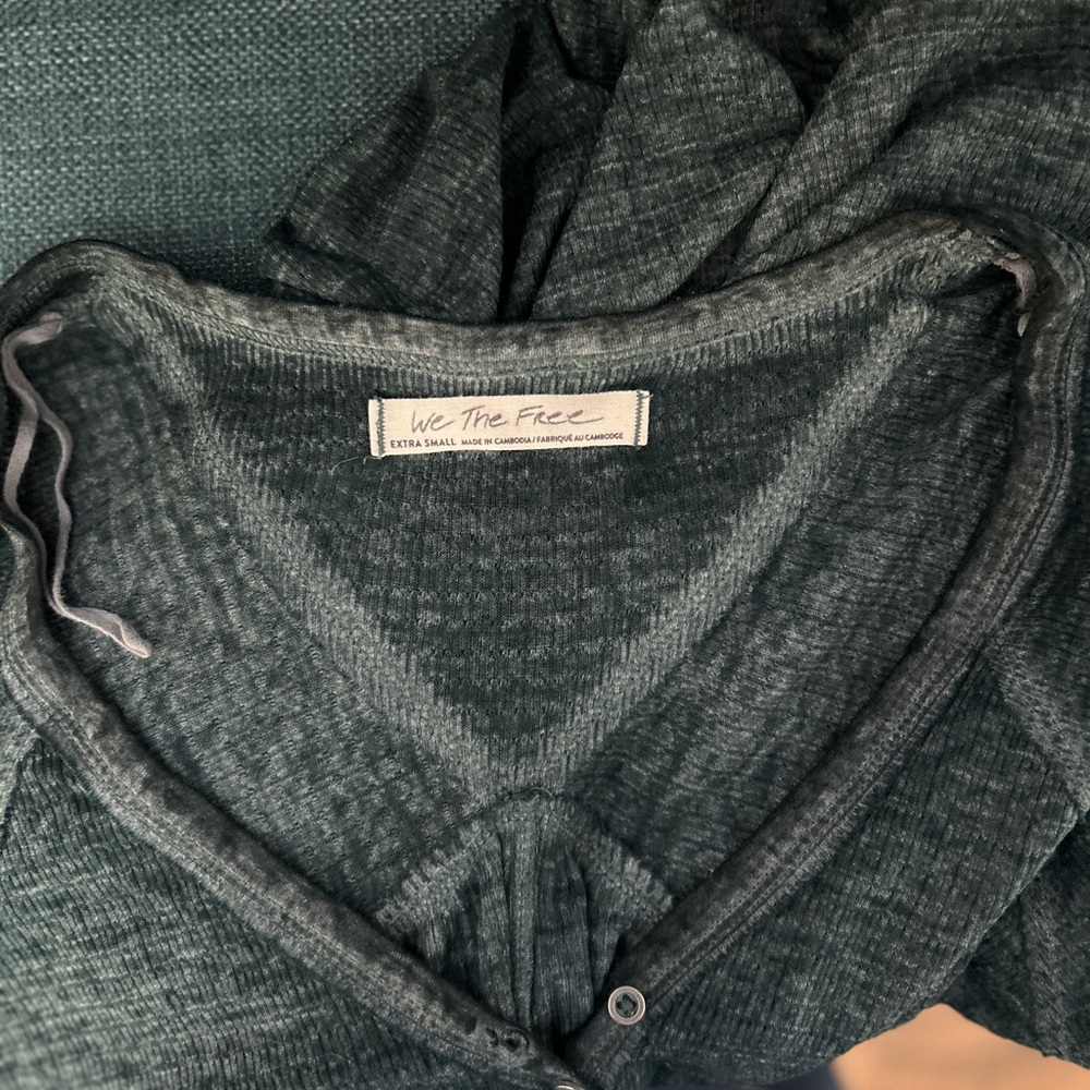 Free people We The Free Forest Green V-Neck Top size S - Picture 4 of 5